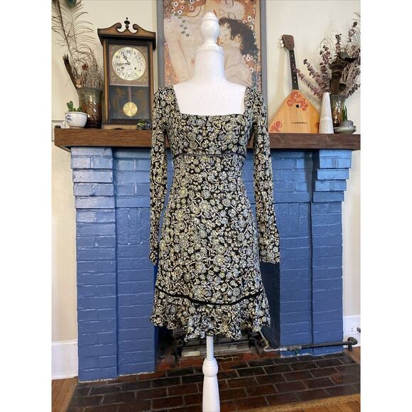 NEW Free People Bohemian long sleeve baby doll ruffle bottom Mini Dress sz 0 - Picture 2 of 16